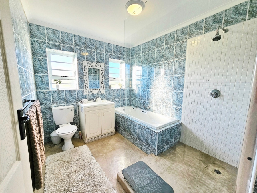 4 Bedroom Property for Sale in Bettys Bay Western Cape